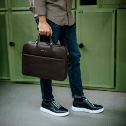 Τσάντα laptop 301g 01 biz καφέ lifestyle