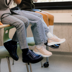 Μικρά παιδικά παπούτσια 72c πούδρα μαργαριταρένια lifestyle