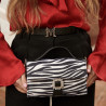 Γυναικεία τσάντα χειρός 039g 01 cavallino zebra lifestyle